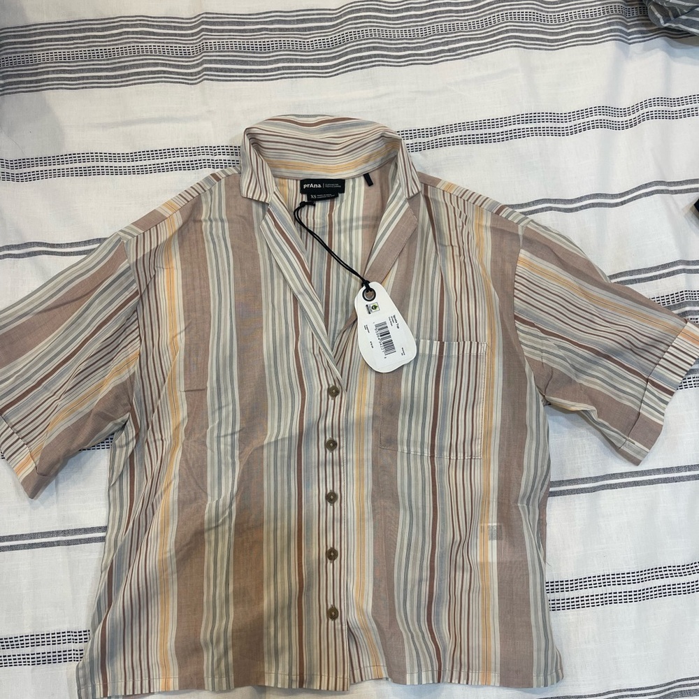Prana women’s button down crop top